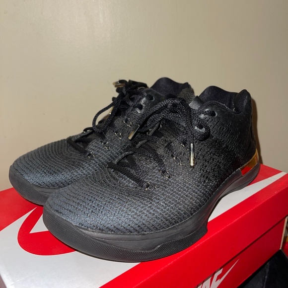 Air Jordan Basketball shoes - Size 7Y - Picture 1 of 1